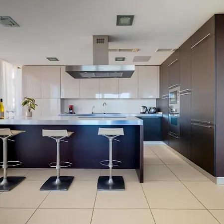Апартаменты Valletta Skyline Serenity Luxury Harbour Views